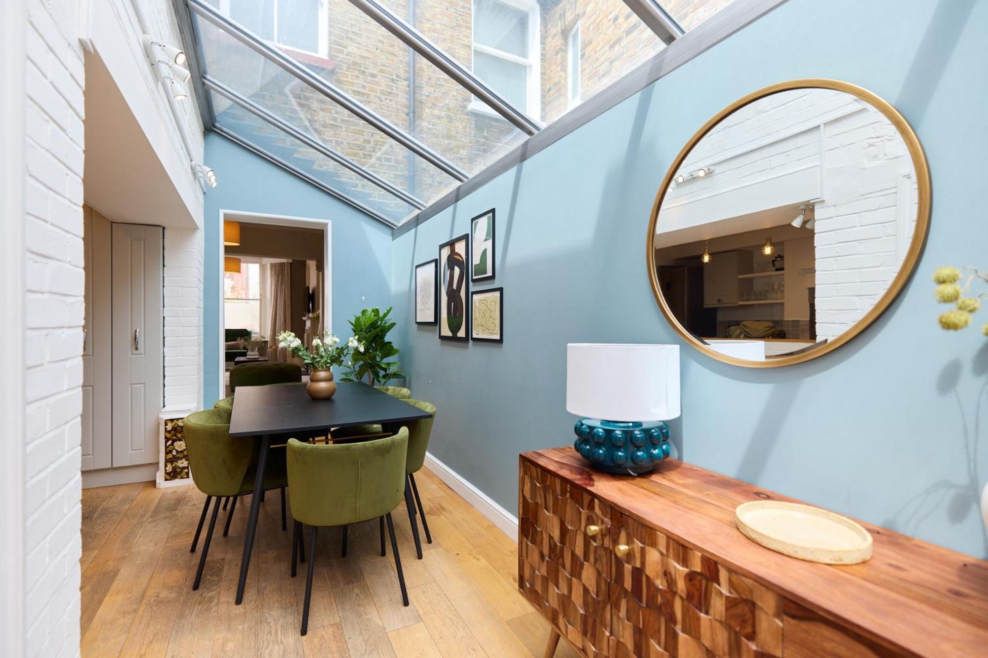 The Fulham Hideout - Modish 2bdr Flat With Patio Londra